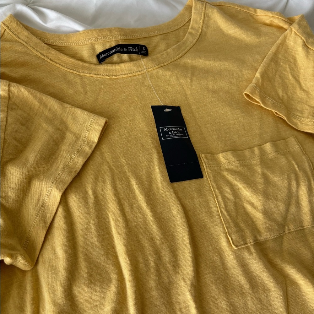 Abercrombie & Fitch Yellow Short Sleeve Tee
